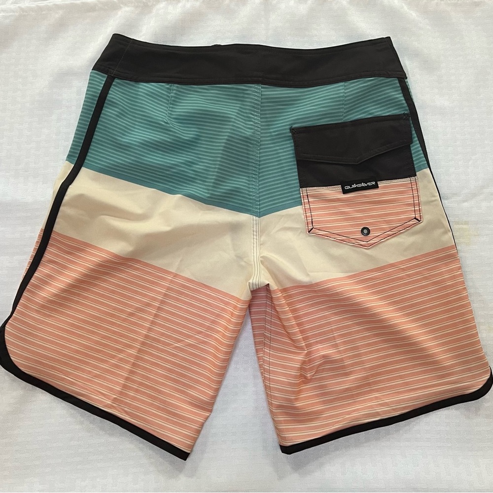 Quiksilver board shorts - Picture 2 of 6